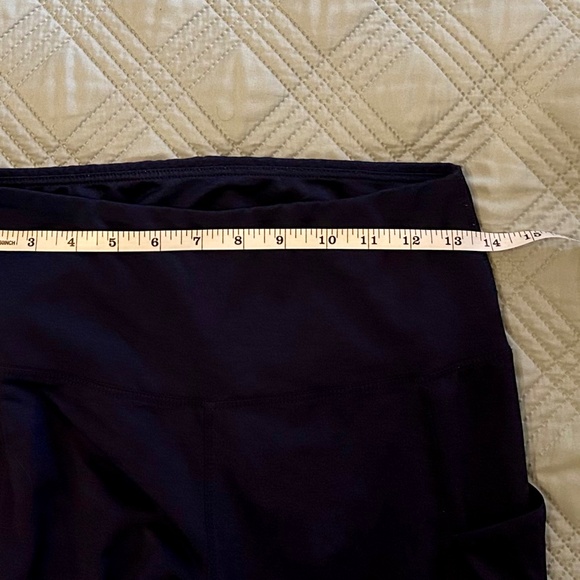 Women’s Navy Leggings with Pockets, Size Medium - Picture 4 of 6